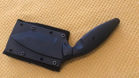 VENDIDO Cuchillo de reserva Acero AUS 8 A acabado en negro Cachas de zytel color negro Filo liso Diseño 00
