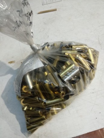 Vendo 234 vainas calibre .44 Magnum como se detallan en la foto.
Precio: 25 euros +5 euros de envío.
Interesados 01