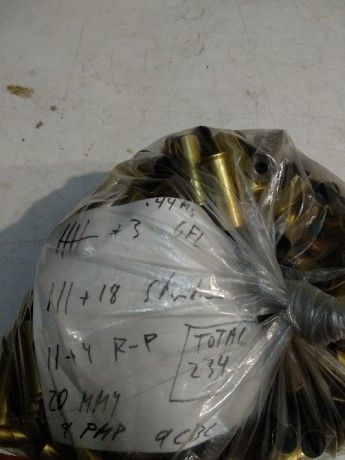 Vendo 234 vainas calibre .44 Magnum como se detallan en la foto.
Precio: 25 euros +5 euros de envío.
Interesados 00