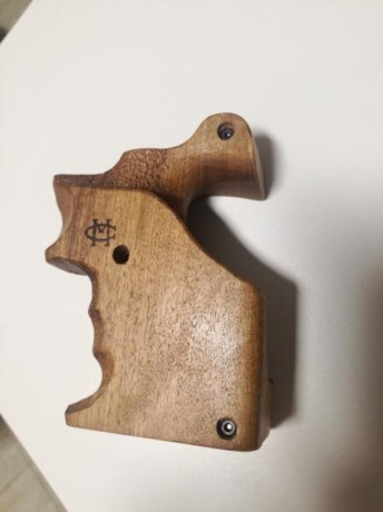 Buenas noches.

Vendo cacha Talla S Smith and Wesson, pero adaptada para revolver Taurus 689 por ebanista

Desconozco 02