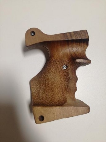 Buenas noches.

Vendo cacha Talla S Smith and Wesson, pero adaptada para revolver Taurus 689 por ebanista

Desconozco 01