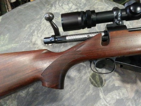 Tal y como se aprecia en las fotos,el arma se encuentra en un estado perfecto,impoluto,tanto de maderas 11