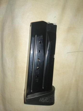 Buenas tardes
Vendo un cargador para pistola Smith  Wesson MP 9 Compact del 9 PB. 
Capacidad 12 cartuchos. 01