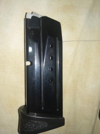 Buenas tardes
Vendo un cargador para pistola Smith  Wesson MP 9 Compact del 9 PB. 
Capacidad 12 cartuchos. 00
