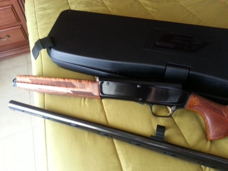 buenas tardes, se vende brownin A-5 con no más de 250 tiros, choques DS cañon de 71 
peso 3kg o algo menos 02