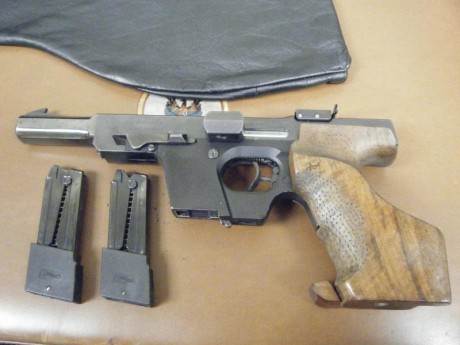Un amigo sin internet, vende una pistola Walther GSP, calibre 32, en muy buen estado y sin ningún problema 00