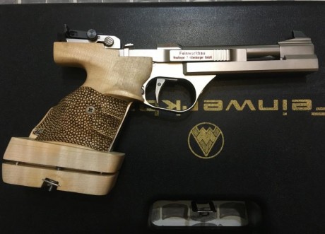 Se vende pistola feinwerkbau aw 93, calibre 22 lr, prácticamente nueva, poco uso, soy el segundo dueño 41