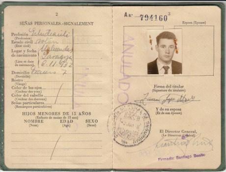  EN RECUERDO Y HOMENAJE A LOS QUE YA NO ESTÁN. 

Si pones en  GOOGLE   PASAPORTES EN LA MEMORIA  da igual 102