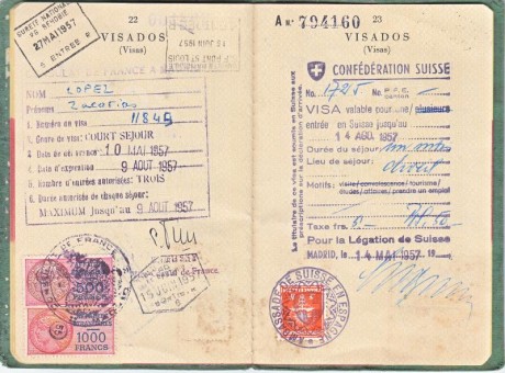  EN RECUERDO Y HOMENAJE A LOS QUE YA NO ESTÁN. 

Si pones en  GOOGLE    PASAPORTES EN LA MEMORIA   da 111