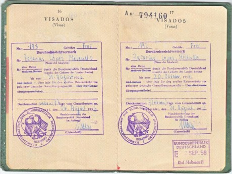  EN RECUERDO Y HOMENAJE A LOS QUE YA NO ESTÁN. 

Si pones en  GOOGLE    PASAPORTES EN LA MEMORIA   da 110