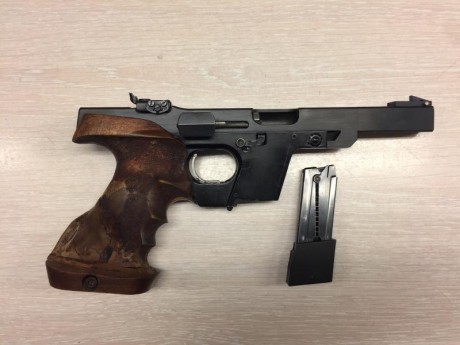 (Anuncio de un compañero) 
  Vendo pistola Walther GSP c-32, dos cargadores, cazavainas, maleta de trasporte 01