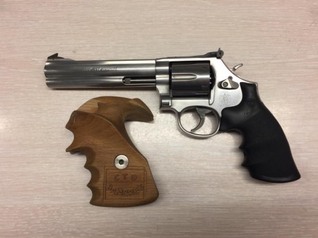 (Anuncio de un compañero)
(Vendido,gracias.)
Vendo revolver Smith Wesson modelo 686, 357 magnum 6 pulgadas, 00