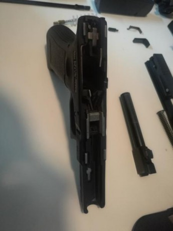 GLOCK 17 3ª GENERACIÓN.
Vendo Glock 17 3ª Generación, único propietario junto con:
- 2 Cargadores.
- ayuda 31