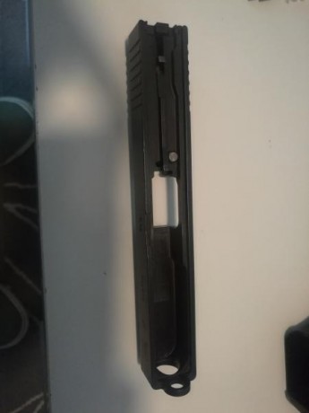 GLOCK 17 3ª GENERACIÓN.
Vendo Glock 17 3ª Generación, único propietario junto con:
- 2 Cargadores.
- ayuda 30