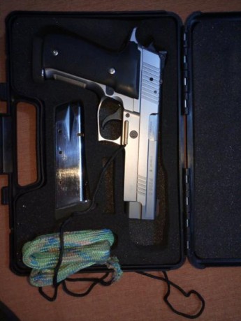 Buenas.. me quito la Sig sauer p226 xfive. Perfecto estado dos cachas, original y de goma. Punto de mira 02