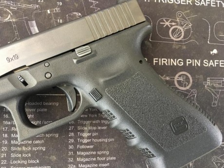 Vendo mi pistola Glock 17 tercera generación , apenas sin uso, con sus dos cargadores, erramienta ayuda 02