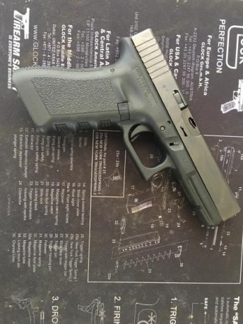 Vendo mi pistola Glock 17 tercera generación , apenas sin uso, con sus dos cargadores, erramienta ayuda 11