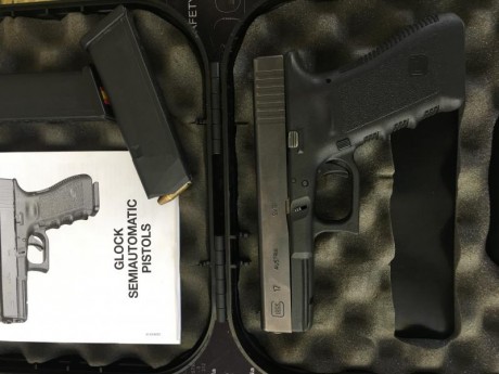Vendo mi pistola Glock 17 tercera generación , apenas sin uso, con sus dos cargadores, erramienta ayuda 20