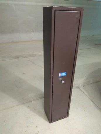 Buenas noches a todos,

  VENDIDO....SE PUEDE CERRAR  


Pues eso, que vendo un   Armero metálico marca 02