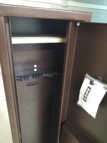 Buenas noches a todos,

  VENDIDO....SE PUEDE CERRAR  


Pues eso, que vendo un   Armero metálico marca 11