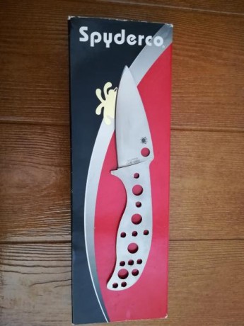 Hola. Pongo a la venta algunas piezas spyderco.
-Spyderco Mule Team CPM C90V: (Vendida) 
Pieza en perfecto 02