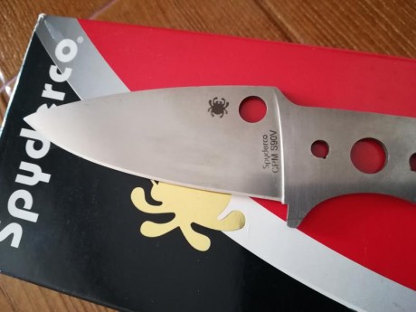 Hola. Pongo a la venta algunas piezas spyderco.
-Spyderco Mule Team CPM C90V: (Vendida) 
Pieza en perfecto 01