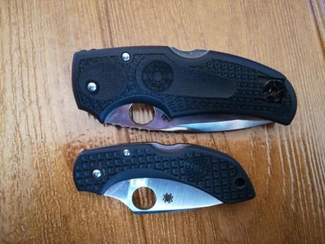 Hola. Pongo a la venta algunas piezas spyderco.
-Spyderco Mule Team CPM C90V: (Vendida) 
Pieza en perfecto 11