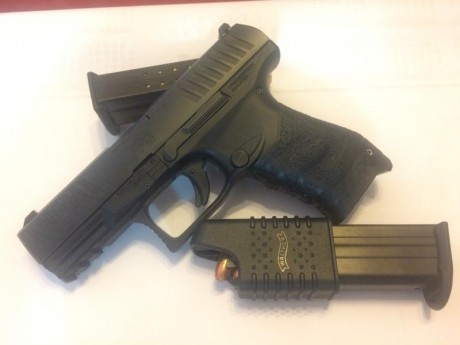 Vendo Walther ppq  prácticamente nueva, habrá disparado unos 500 cartuchos como mucho. Viene con la caja 01