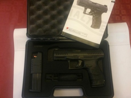 Vendo Walther ppq  prácticamente nueva, habrá disparado unos 500 cartuchos como mucho. Viene con la caja 00