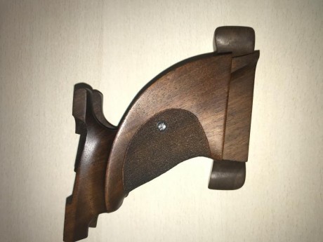 VENDIDO////Vendo cachas y cargador FN Buck Mark II del 22 lr.
Precio Cachas 50 €, Cargador 25
Estan en 01