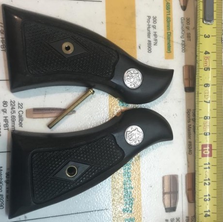 Vendo cachas originales para revolver S&W
Precio 20 €
Estan en Barcelona 01