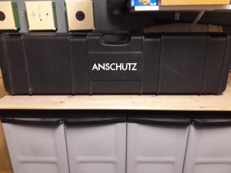 Se ofrece maleta para carabinas o rifles, muy resistente.
Medidas internas, 117 × 30 × 12cm.

Se puede 02