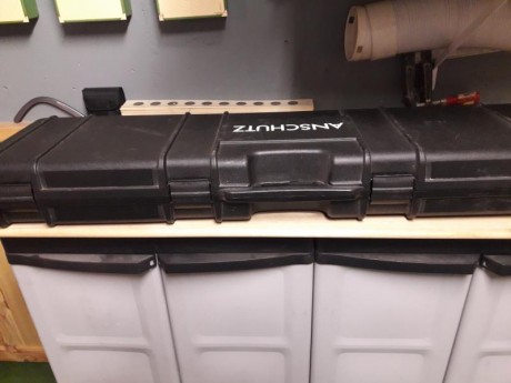 Se ofrece maleta para carabinas o rifles, muy resistente.
Medidas internas, 117 × 30 × 12cm.

Se puede 01