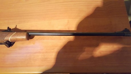 Hola.  Un amigo vende éste rifle, con cañón de 66cm, en calibre 7mm reminton magnum y monturas mas anillas 02