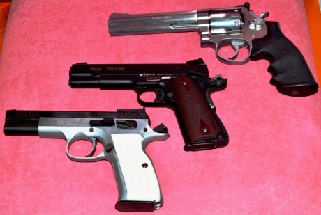 Por dejar el tiro, un amigo me encarga la venta de una Tanfoglio Ultra Match y carro del 22 Lr, incluye 10