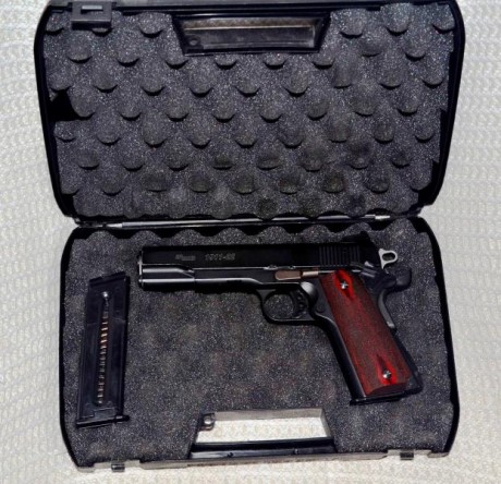 Por dejar el tiro, un amigo me encarga la venta de una Sig Sauer 1911del 22Lr.
El arma funciona perfectamnete, 12