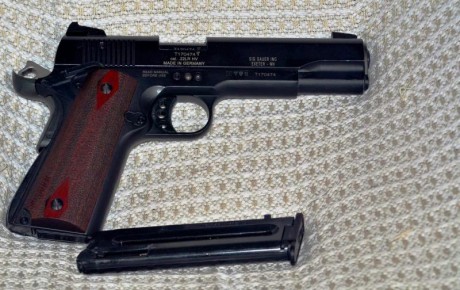 Por dejar el tiro, un amigo me encarga la venta de una Sig Sauer 1911del 22Lr.
El arma funciona perfectamnete, 11