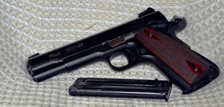 Por dejar el tiro, un amigo me encarga la venta de una Sig Sauer 1911del 22Lr.
El arma funciona perfectamnete, 10