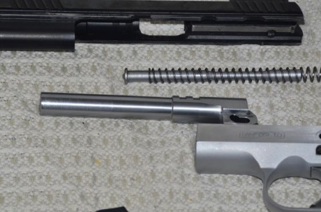 Por dejar el tiro, un amigo me encarga la venta de una Tanfoglio Ultra Match y carro del 22 Lr, incluye 20