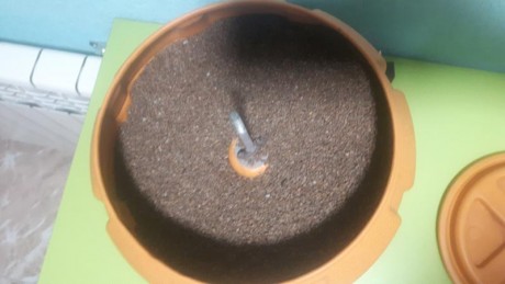 Vendo limpia vainas " tumbler "  por no usarlo, esta casi nuevo, esta lleno de cáscara de nuez. 51