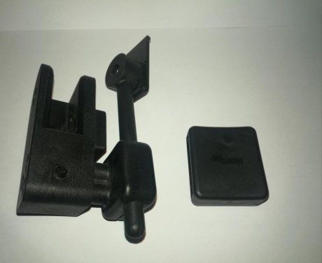 Funda de estracción rápida para IPSC fabricada en kydex de alta calidad. El arma se ancla a la funda por 02