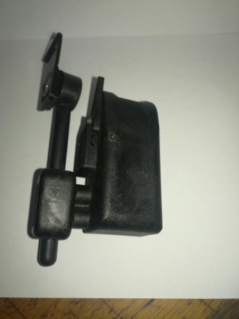 Funda de estracción rápida para IPSC fabricada en kydex de alta calidad. El arma se ancla a la funda por 11
