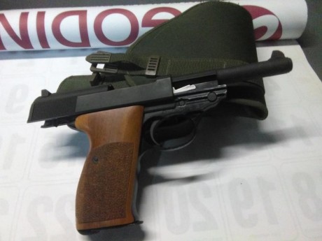 Hola 
Vendo pistola semiautomática WALTHER P1, calibre 9 Parabellum-
Con dos cargadores y cachas de madera 01