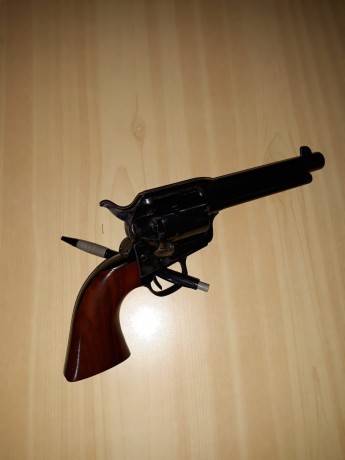 El compañero FELIPE vende sus armas cortas. TODAS ELLAS EN PERFECTO ESTADO Y FUNCIONAMIENTO



-PISTOLA 41