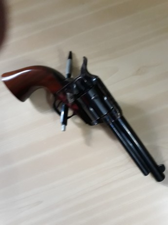 El compañero FELIPE vende sus armas cortas. TODAS ELLAS EN PERFECTO ESTADO Y FUNCIONAMIENTO



-PISTOLA 40