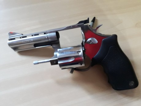 El compañero FELIPE vende sus armas cortas. TODAS ELLAS EN PERFECTO ESTADO Y FUNCIONAMIENTO



-PISTOLA 50