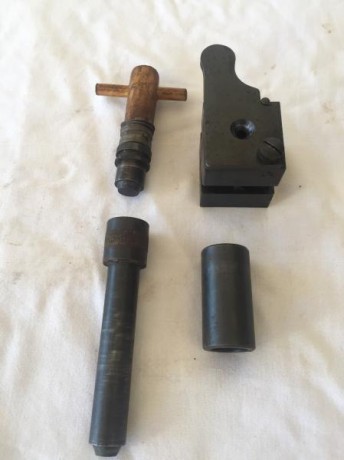 Se vende por cese de actividad, incluye 2 turquesas una RCBS y otra de Pedersoli y 

Los datos del fusil 20