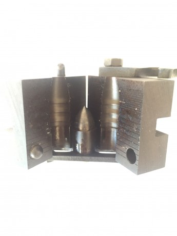 Se vende por cese de actividad, incluye 2 turquesas una RCBS y otra de Pedersoli y 

Los datos del fusil 30