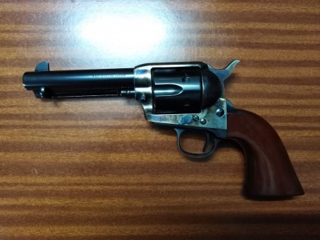 Vende un compañero este revolver Uberti Cattleman de 4 3/4 calibre 45 Colt en perfecto estado y sin uso. 00