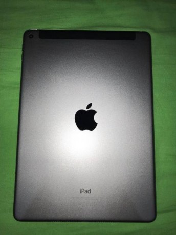 Hola , 
Vendo mi Ipad color negro , con 4g , Wifi y 128gb de capacidad. Modelo 6 gen , compatible con 01